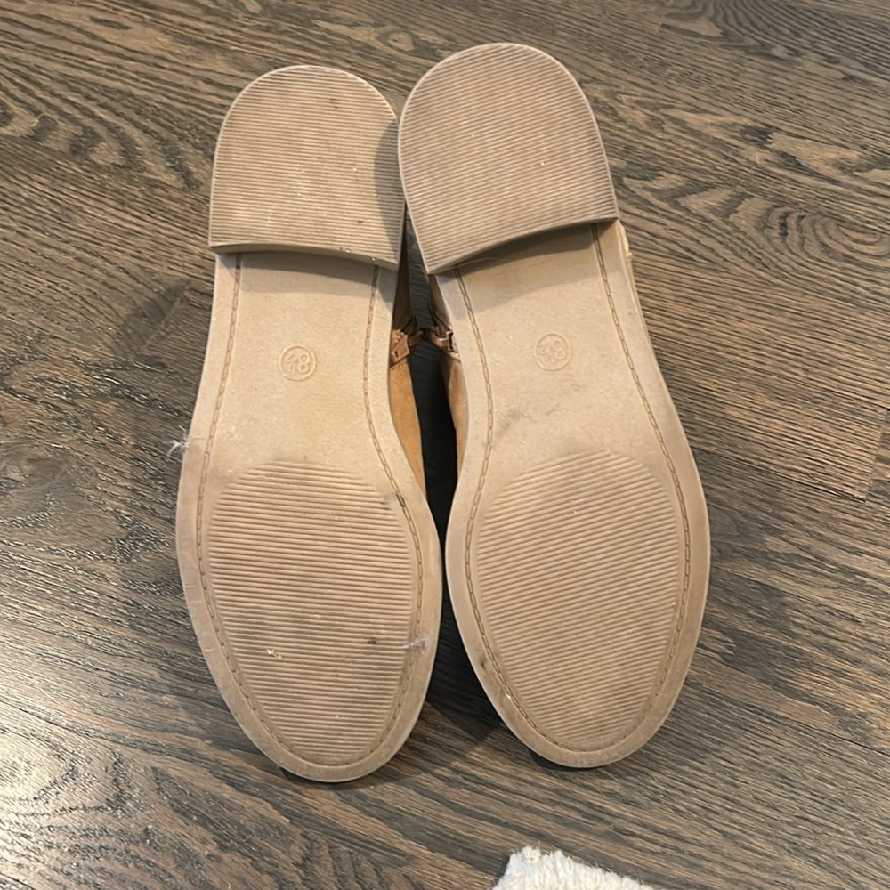 Like NEW Tan Suede Ankle Boots - Picture 3 of 4